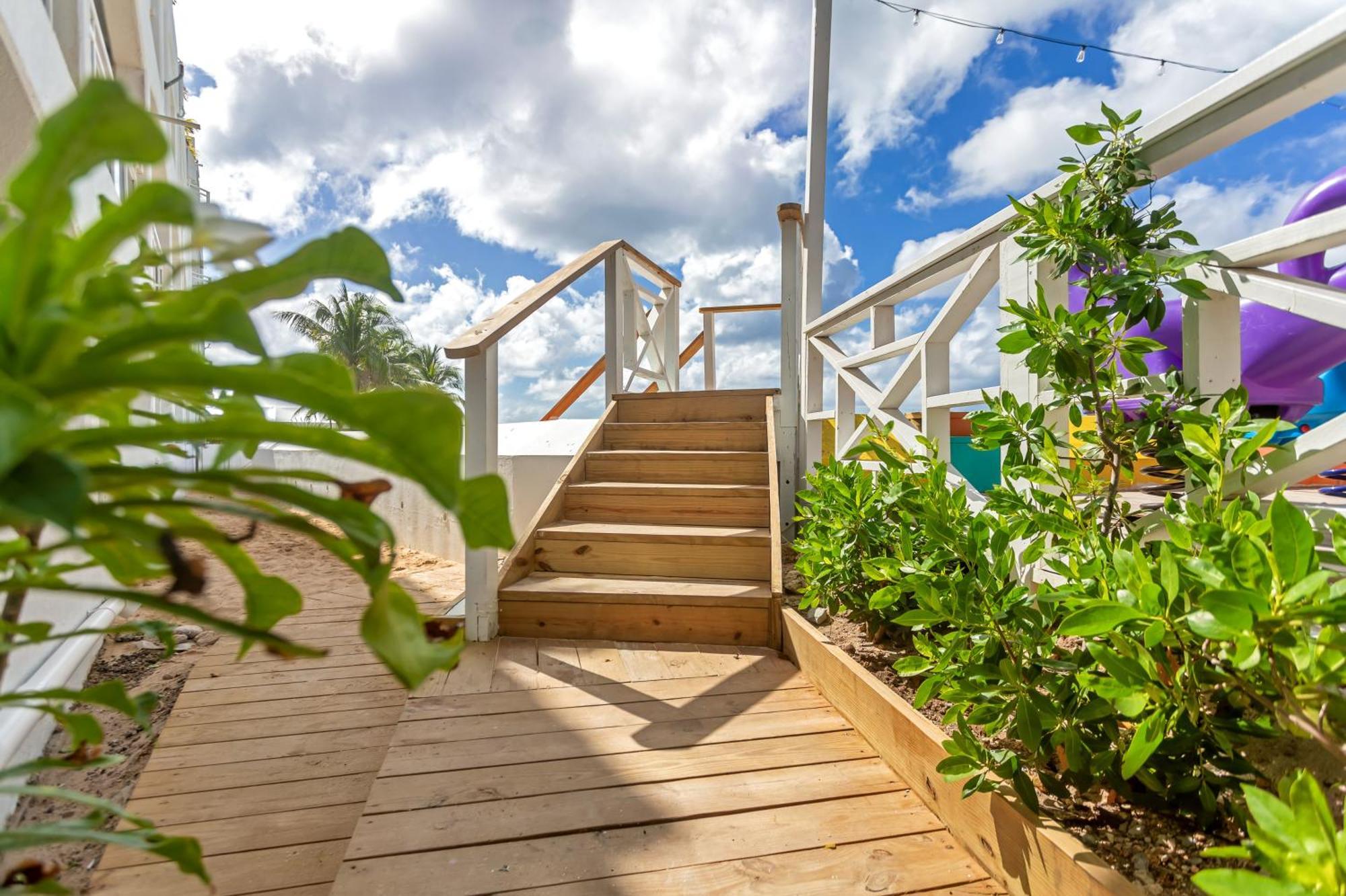 Maho Beach House - Petite Studio - Beach Access エクステリア 写真